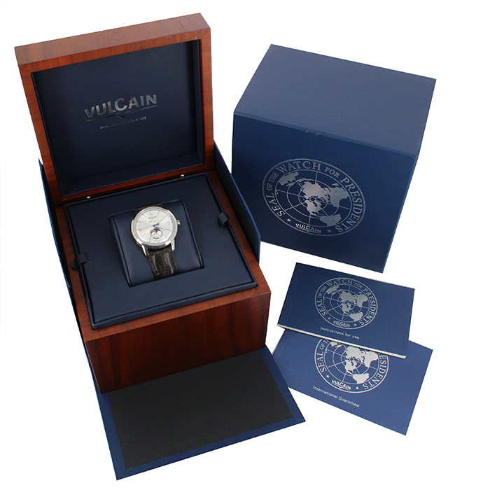 Vulcain watch in stainless steel Ref: 580158 Circa 2014 - Detail D3