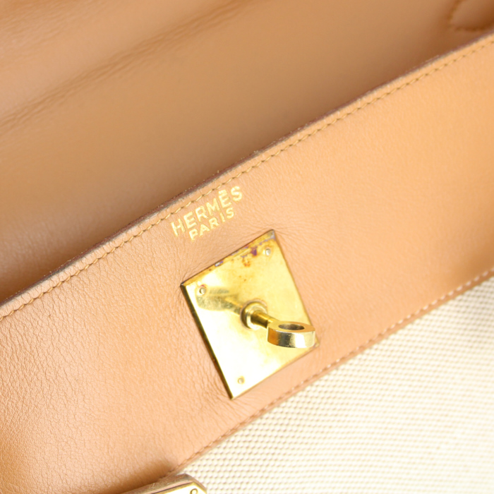 Sac porté épaule ou main Hermes Kelly 35 cm en cuir Chamonix gold et toile beige - Detail D3