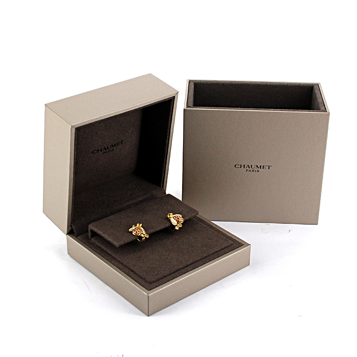 Paire de puces d'oreilles Chaumet Bee my Love en or jaune,  saphirs oranges et saphirs jaunes et en diamants - Detail D2