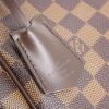 Bolso de mano Louis Vuitton en lona a cuadros revestida y cuero marrón - Detail D5 thumbnail