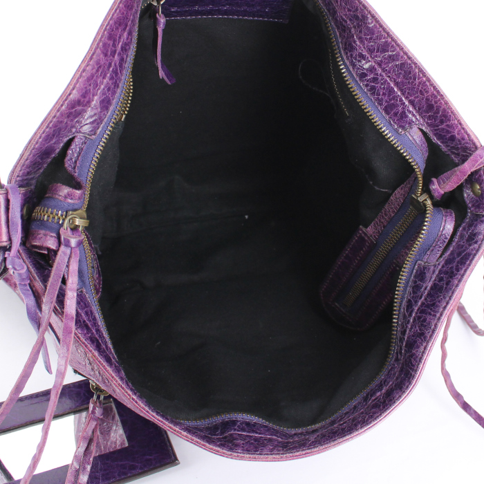 Balenciaga handbag in purple leather - Detail D2