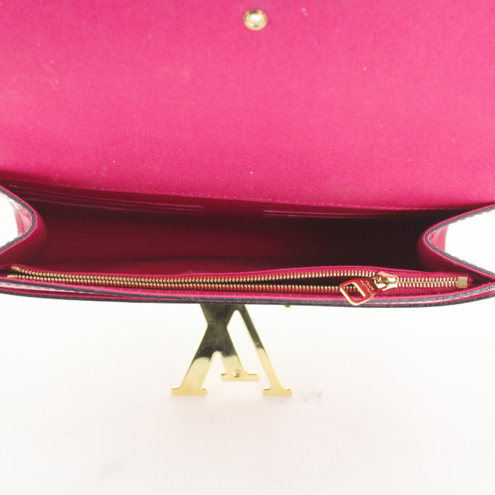 Louis Vuitton pouch in fushia pink patent leather - Detail D2