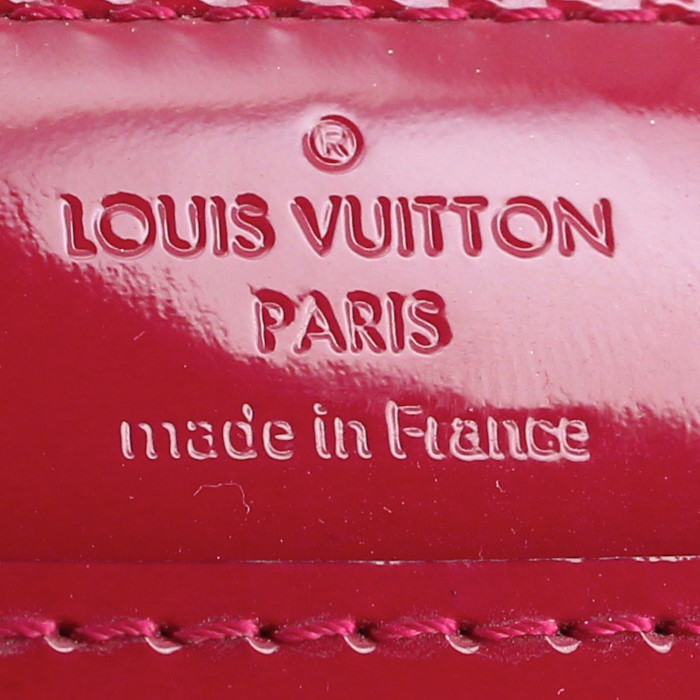 Bolsito de mano Louis Vuitton en charol rosa fucsia - Detail D3
