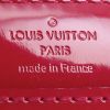 Pochette Louis Vuitton en cuir vernis rose-fushia - Detail D3 thumbnail