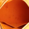 Louis Vuitton Speedy 25 cm handbag in orange epi leather - Detail D2 thumbnail