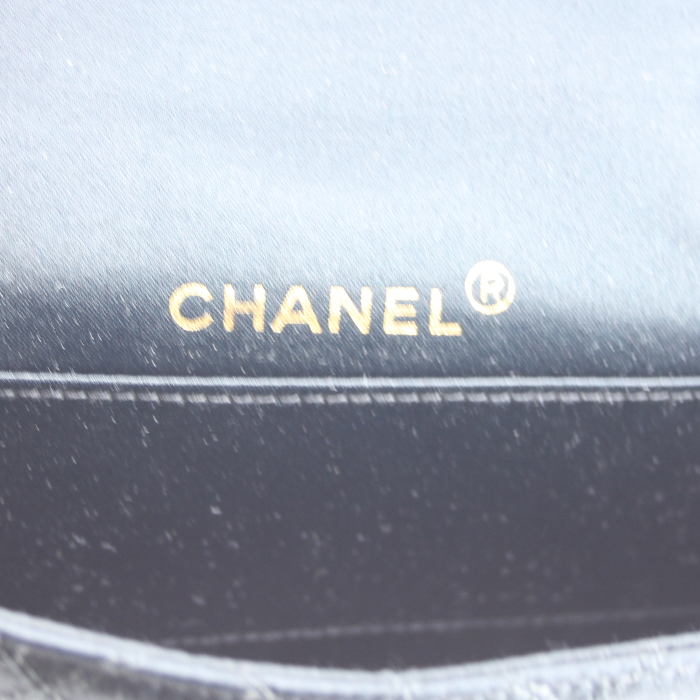 Sac du soir Chanel en satin noir - Detail D3