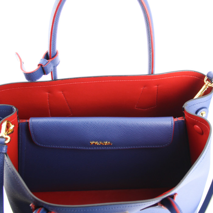 Prada handbag in blue leather saffiano - Detail D5