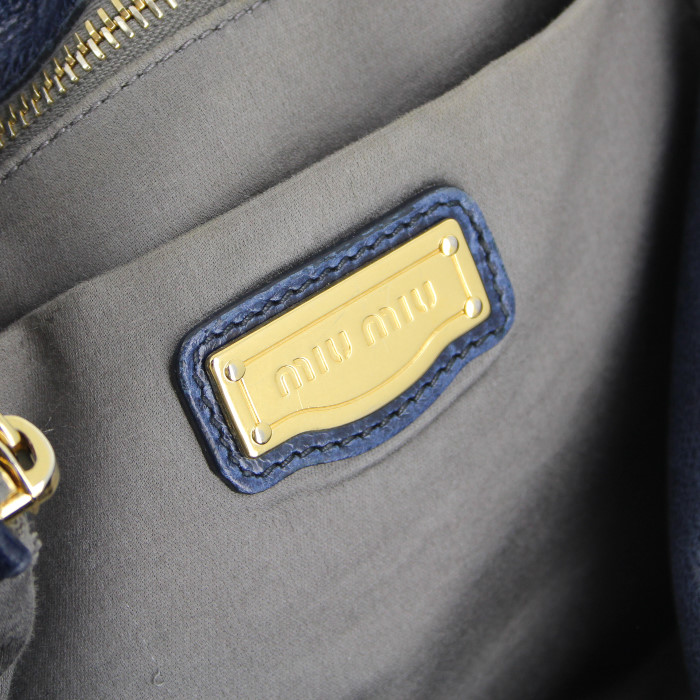 Miu Miu handbag in navy blue leather - Detail D5