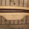 Sac cabas Louis Vuitton Neverfull grand modèle en toile monogram et cuir naturel - Detail D4 thumbnail