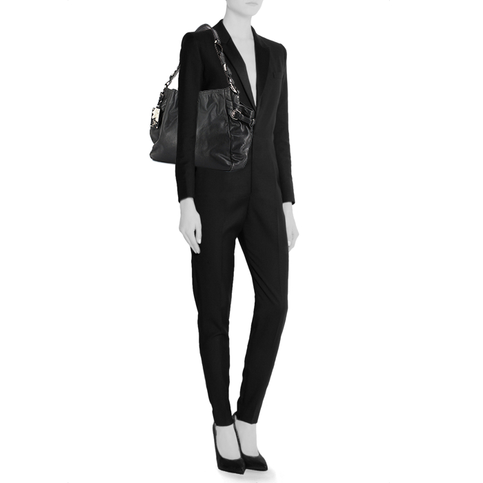 Prada handbag in black leather - Detail D1