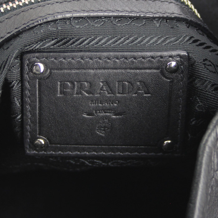 Prada handbag in black leather - Detail D3