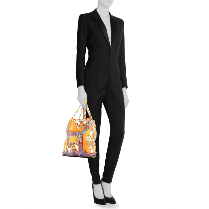 Hermes Silky Pop - Shop Bag shopping bag in orange printed canvas and brown leather - Detail D1
