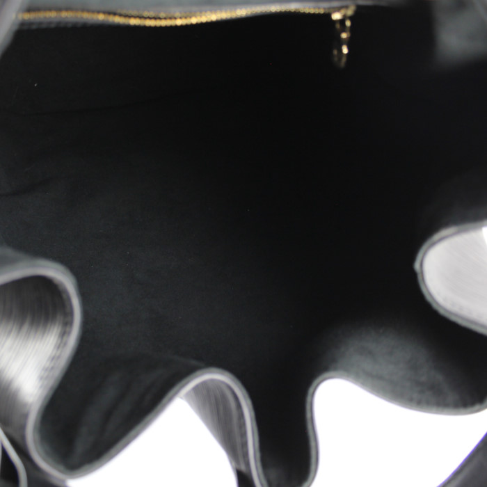 Louis Vuitton travel bag in black epi leather - Detail D2