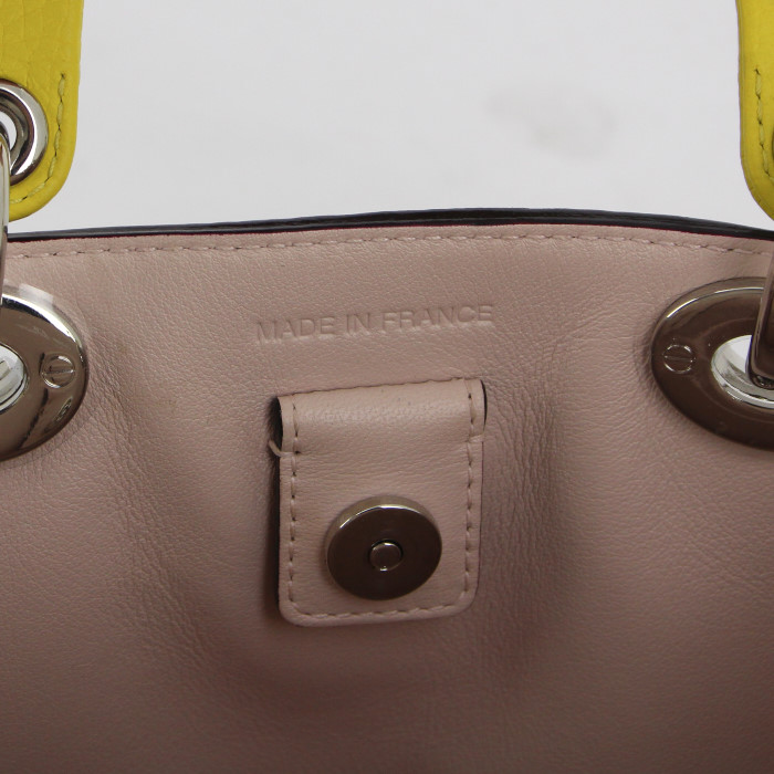 Dior Diorissimo small model shoulder bag in yellow grained leather - Detail D5