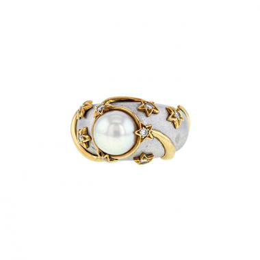Chanel Cometes ring in white gold,  yellow gold and diamonds and in cultured pearl Chanel Cometes ring in white gold,  yellow gold and diamonds and in cultured pearl