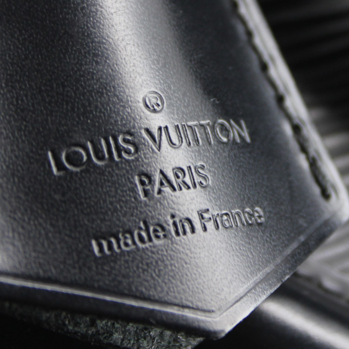 Sac à main Louis Vuitton Bowling en cuir épi noir - Detail D5