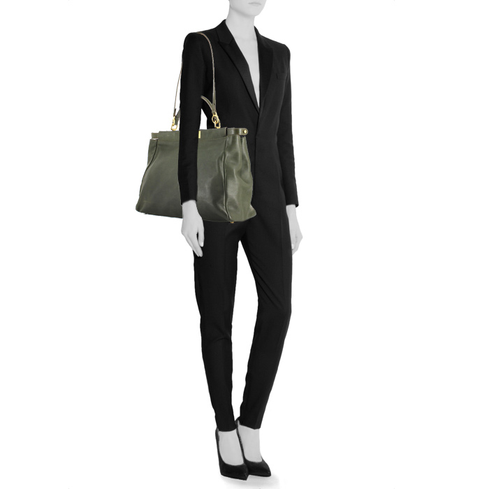 Medium model handbag in khaki leather - Detail D1