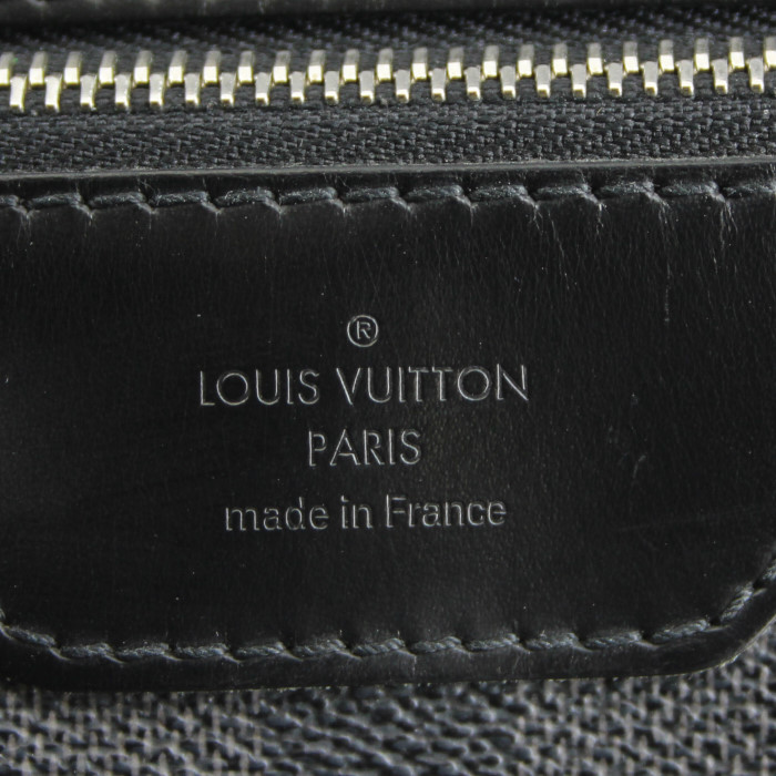 Bolso zurrón Louis Vuitton District en lona a cuadros gris y lona - Detail D3