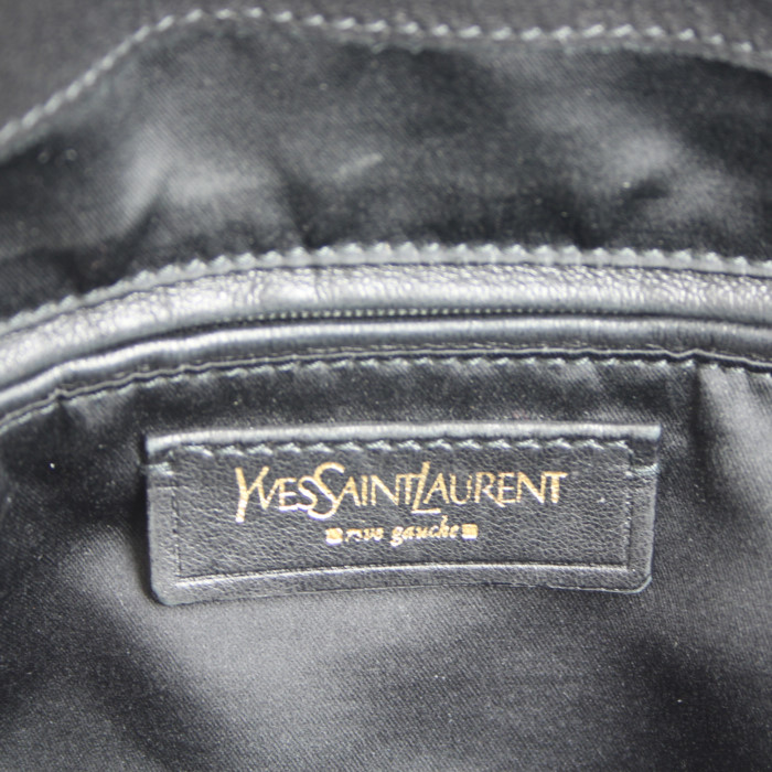 Sac à main Saint Laurent Downtown petit modèle en cuir verni noir - Detail D3