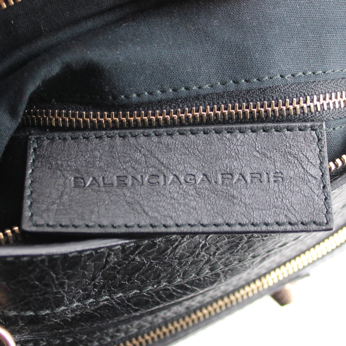 Bolso de mano Balenciaga First en cuero usado negro - Detail D4