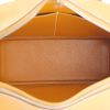 Bolso de mano Hermes Plume modelo grande en cuero epsom color oro - Detail D2 thumbnail