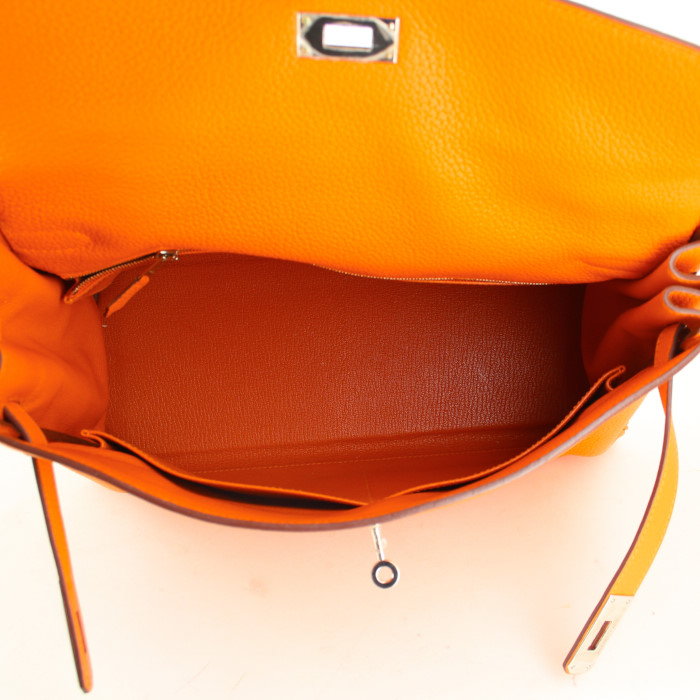 Bolso de mano Hermes Kelly 35 cm en cuero togo naranja - Detail D3