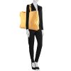 Shopping bag Chanel in pelle monogram e giallo senape - Detail D1 thumbnail