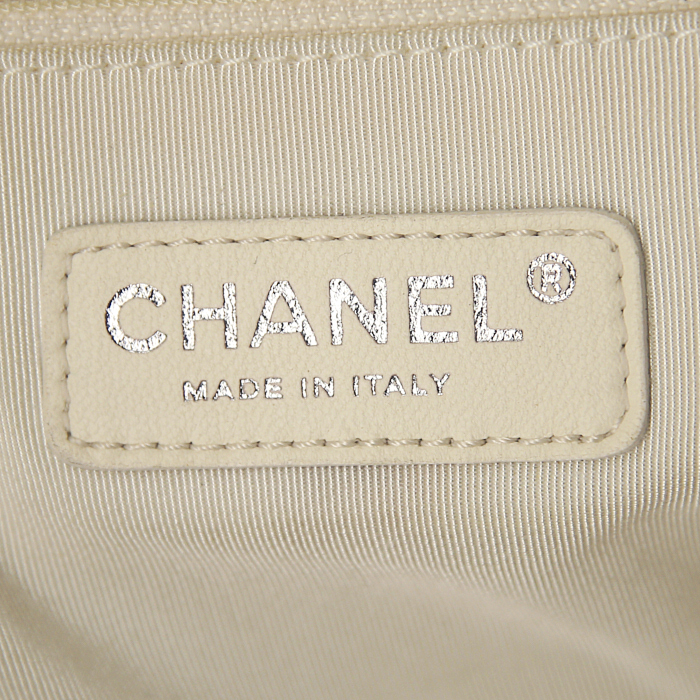 Sac cabas Chanel en cuir monogram et jaune-moutarde - Detail D3