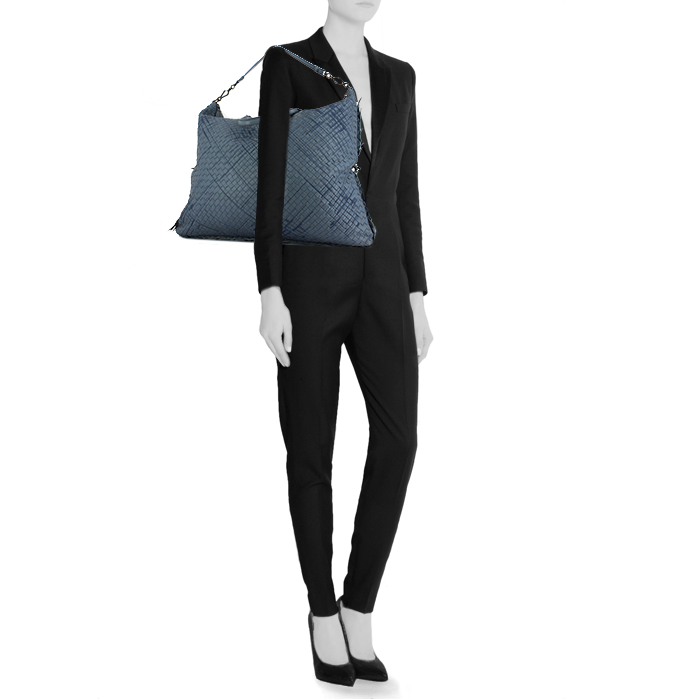 Bolso de mano Bottega Veneta en cuero trenzado azul - Detail D1