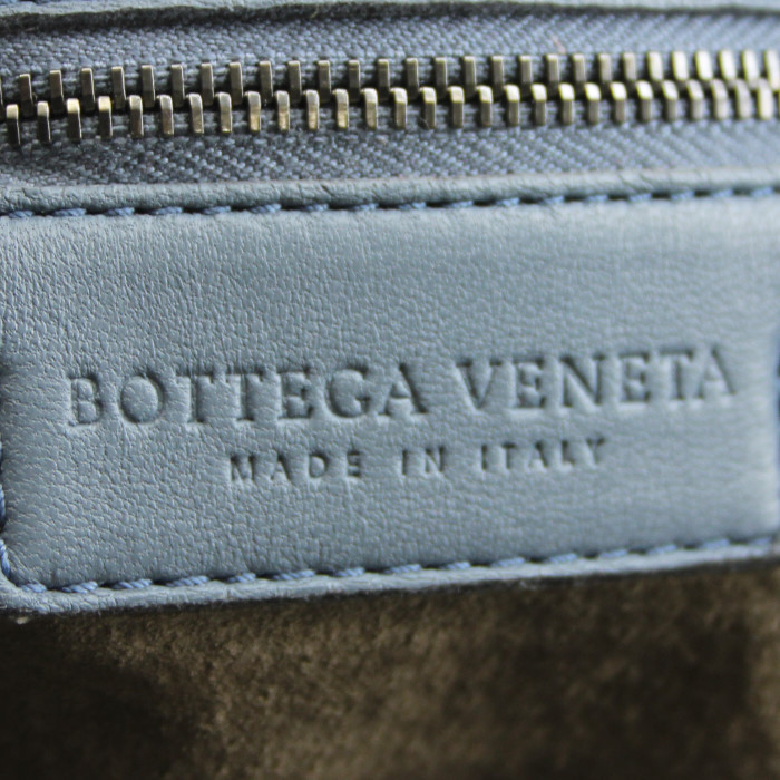 Bolso de mano Bottega Veneta en cuero trenzado azul - Detail D4
