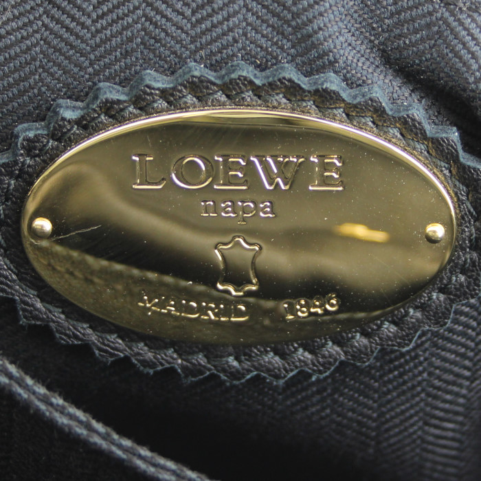 Bolso bandolera Loewe en cuero negro - Detail D3
