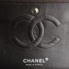 Chanel handbag in brown grained leather - Detail D4 thumbnail