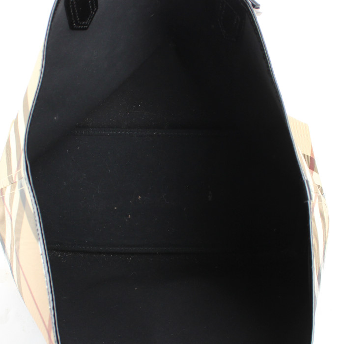 Sac cabas Burberry en toile Haymarket beige et cuir vernis noir - Detail D2