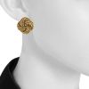 Boucheron 1960's earrings for non pierced ears in yellow gold - Detail D1 thumbnail