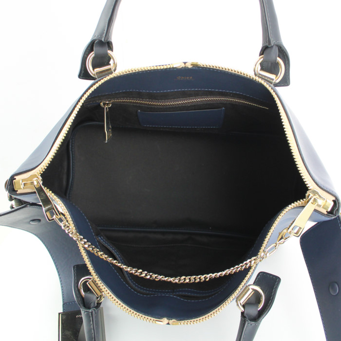 Chloé handbag in blue and navy blue bicolor leather - Detail D3