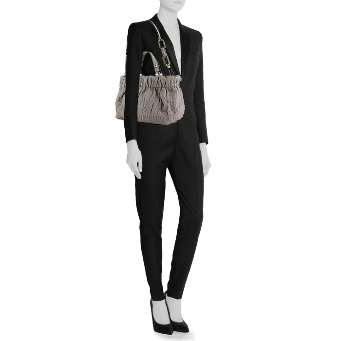 Dior Plissé handbag in grey leather - Detail D1