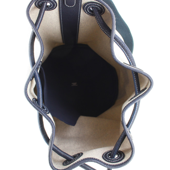 Bolso formato bolsa Hermes en lona blanquecina y cuero azul - Detail D2