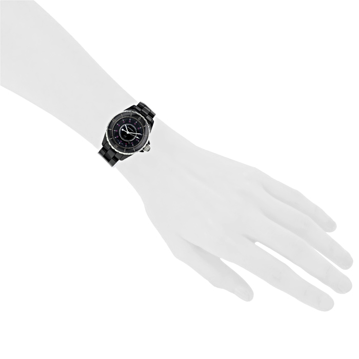 Montre Chanel J12 en céramique noire - Detail D1