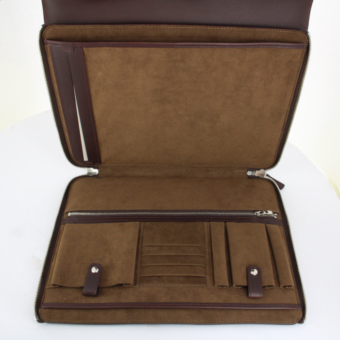 Louis Vuitton briefcase in brown leather - Detail D2