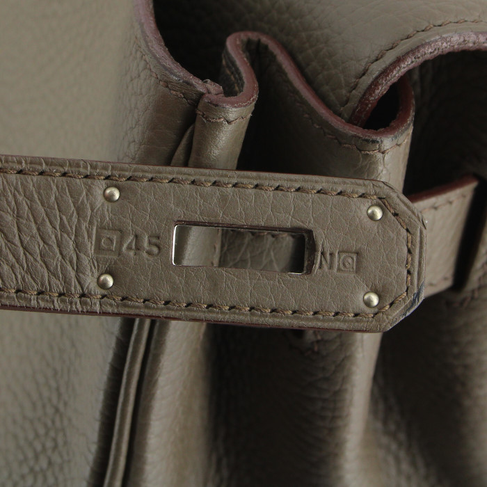 Hermes Kelly 40 cm handbag in grey togo leather - Detail D4