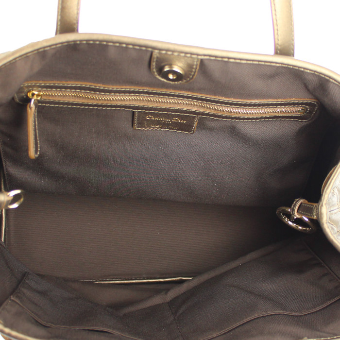 Bolso Cabás Dior modelo grande en lona revestida bronce y cuero bronce - Detail D2