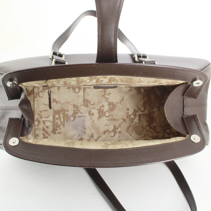 Dior handbag in brown leather - Detail D2