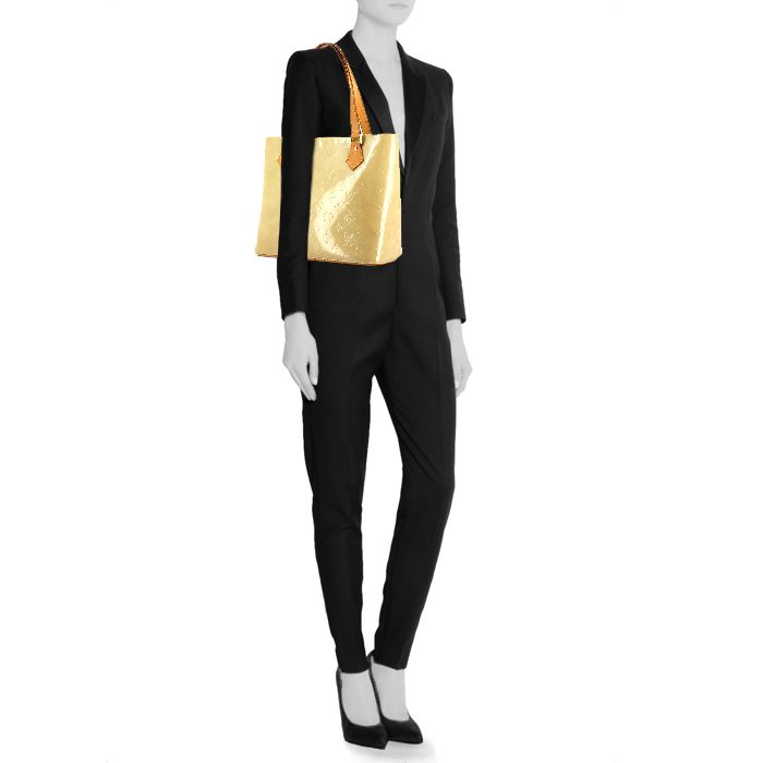 Louis Vuitton Houston shopping bag in beige monogram patent leather - Detail D1