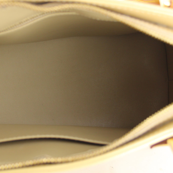 Louis Vuitton Houston shopping bag in beige monogram patent leather - Detail D2