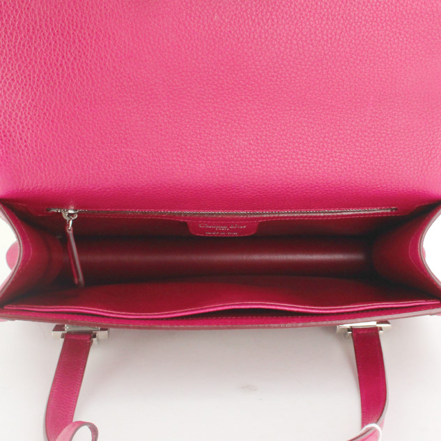 Sac à main Dior Mitzah en cuir grainé rose-framboise - Detail D2