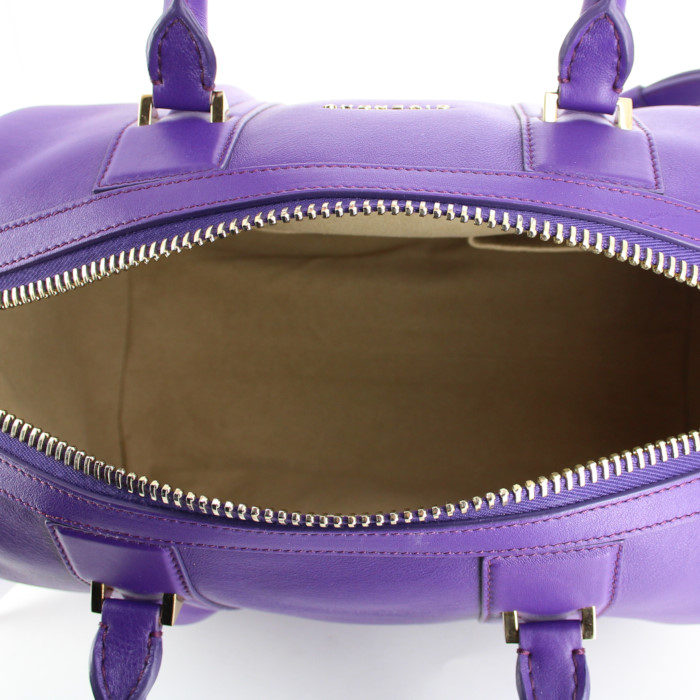 Bolso de mano Givenchy Lucrezia en cuero violeta - Detail D3