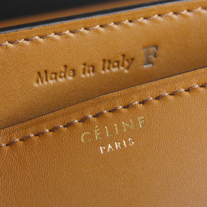 Bolso de mano Celine Classic Box en cuero box bicolor negro y color caramelo - Detail D4