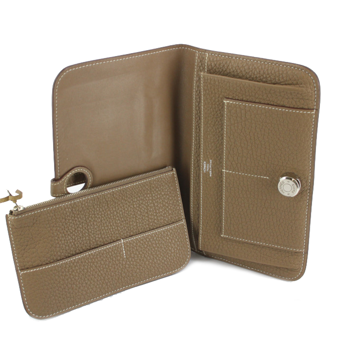 Billetera Hermes Dogon - Pocket Hand en cuero togo marrón etoupe - Detail D2