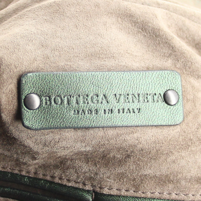 Bolso de mano Bottega Veneta en cuero liso y cuero trenzado verde - Detail D3