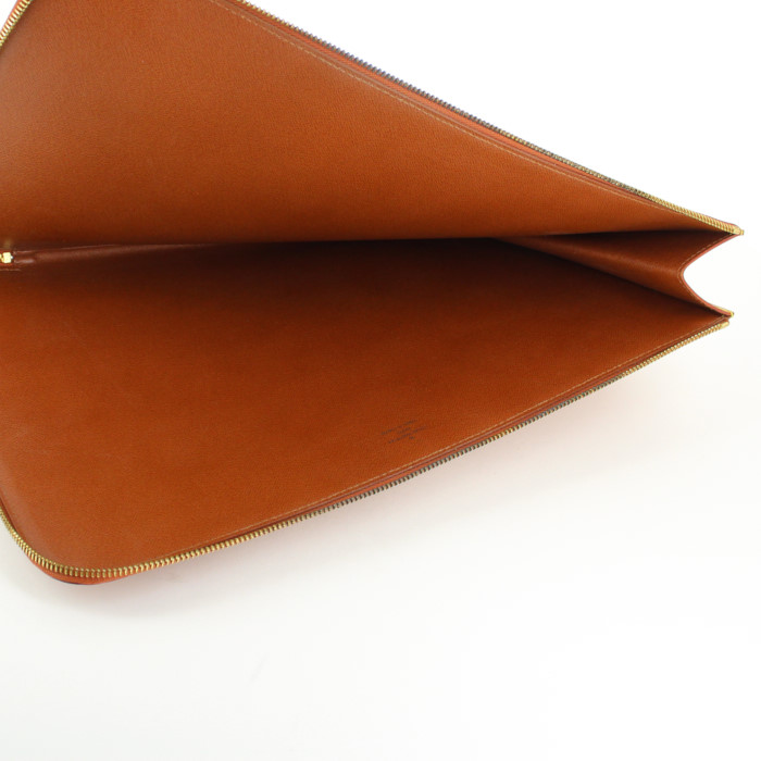 Louis Vuitton pouch in brown epi leather - Detail D2